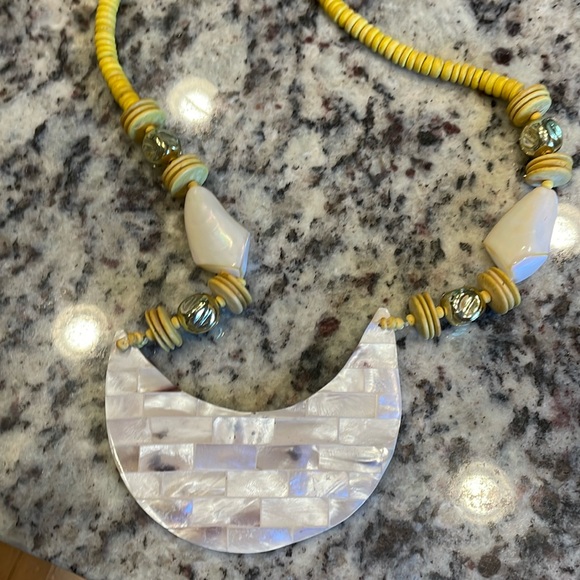 v i n t a g e ::
 Hawaiian tropical seashell and wood gold beaded  necklace - Picture 2 of 5